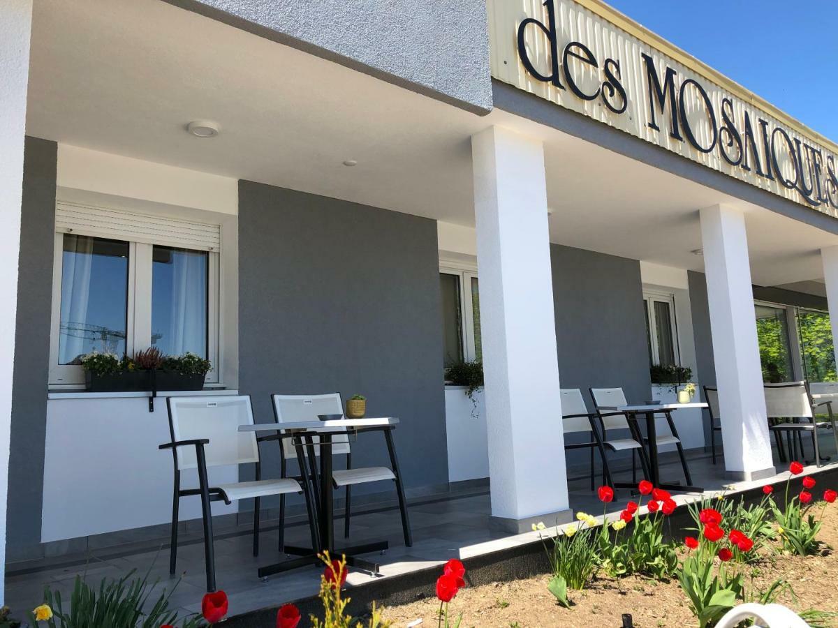 Hotel Des Mosaiques Orbe Exterior foto
